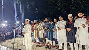 শহীদ মিনারে কারিনা কায়সারের জানাজা অনুষ্ঠিত