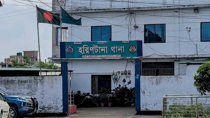 খুলনায় মসজিদের বারান্দা থেকে দিনমজুরের গলাকাটা লাশ উদ্ধার