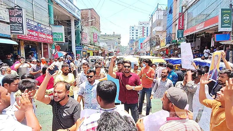 কিশোরগঞ্জে ছাত্রদলের নতুন কমিটি বাতিলের দাবিতে সড়ক অবরোধ, যানজট