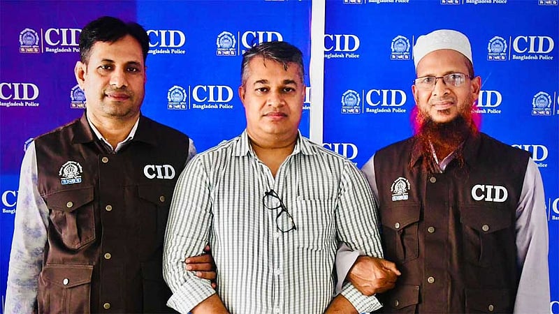 ৯৪ কোটি টাকার সোনা চুরির অভিযোগে বিক্রয় প্রতিনিধি গ্রেপ্তার