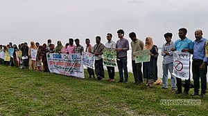 ব্রহ্মপুত্র তীরে দাঁড়িয়ে নবায়নযোগ্য জ্বালানি ব্যবহারের দাবি
