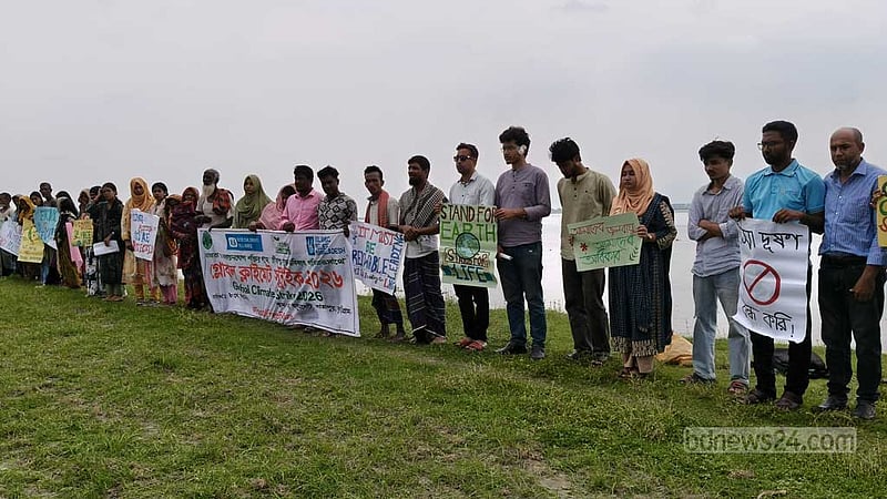 ব্রহ্মপুত্র তীরে দাঁড়িয়ে নবায়নযোগ্য জ্বালানি ব্যবহারের দাবি