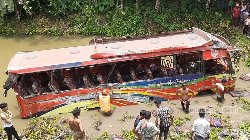 কুষ্টিয়ায় বাস ও ট্রাকের সংঘর্ষে ৩ বাসযাত্রী নিহত