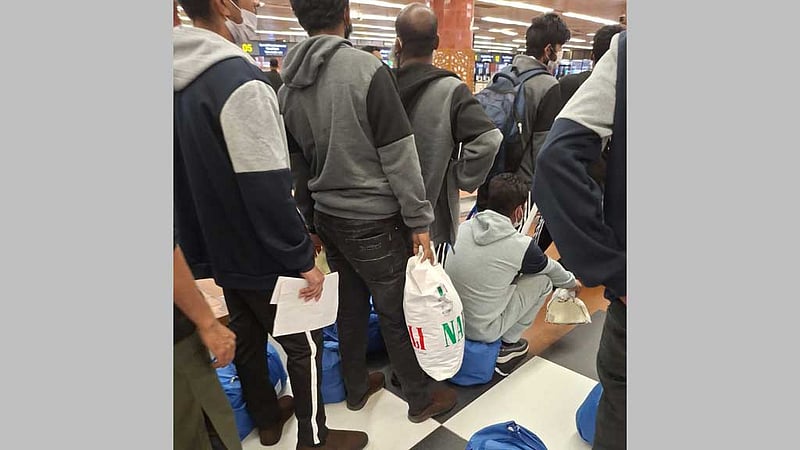 লিবিয়া থেকে ফিরলেন আরও ১৭০ বাংলাদেশি