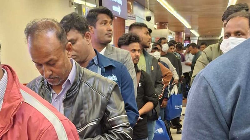লিবিয়া থেকে ফিরলেন আরো ১৭০ বাংলাদেশি