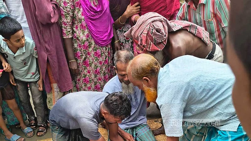 নেত্রকোণায় ডোবায় মাছ ধরার সময় বজ্রপাতে যুবকের মৃত্যু