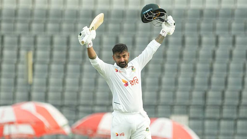 বিপদের আঁধারে ধ্রুপদ শতকে ধ্রুবতারা লিটন