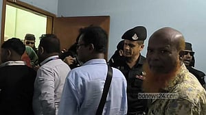 মাদারীপুরে আত্মীয়ের বাড়ি থেকে সন্তানসহ দম্পতির লাশ উদ্ধার