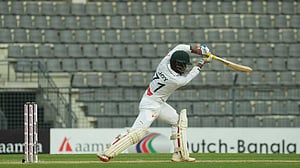 আগের ভিডিও দেখে জয়ের ১০ চারের ফিফটি