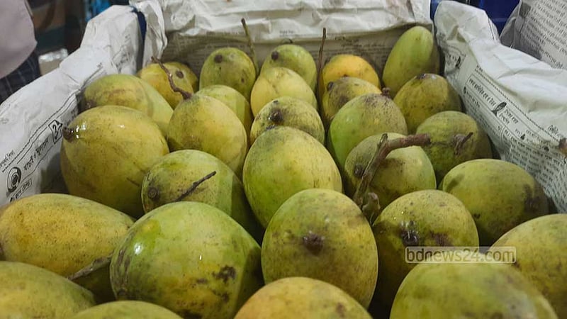 আম: ঢাকায় পাইকারি ও খুচরা বাজারে দামের ব্যবধান দ্বিগুণ!