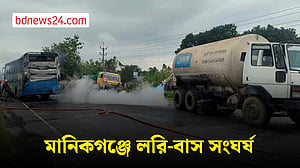 মানিকগঞ্জে লরির সঙ্গে যাত্রীবাহী বাসের সংঘর্ষ