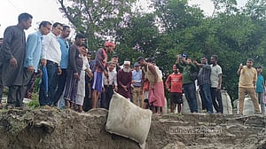 মানিকগঞ্জে পদ্মায় ভাঙন রোধে জিওব্যাগ ডাম্পিং শুরু
