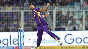 ৮ বল করে মাঠ ছাড়লেন ১৮ কোটি রুপির বোলার