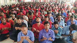 বেনাপোলে শোভাযাত্রা ও দোয়ার মধ্য দিয়ে মে দিবস উদযাপিত