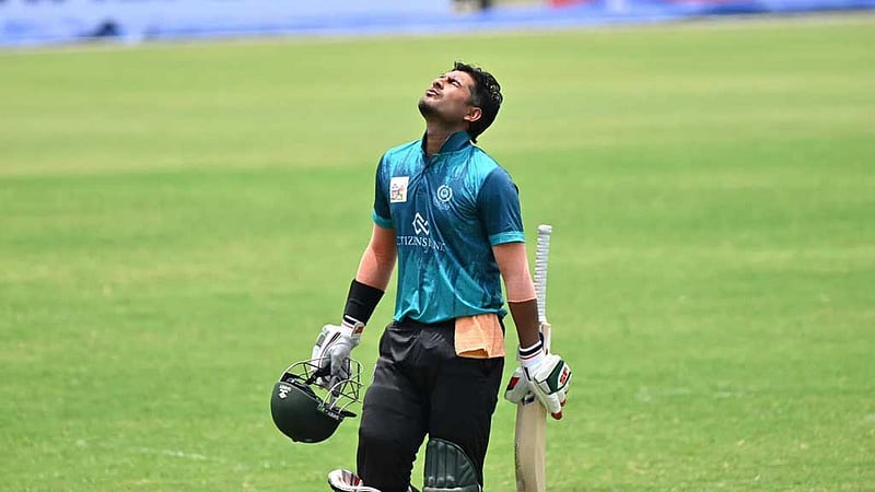 ৫ সেঞ্চুরির দিনে নাঈম ৯৯, সাকলাইনের ৬ উইকেট
