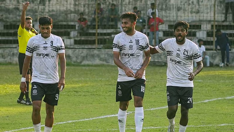 সৌরভের জোড়া গোলে ব্রাদার্সকে হারিয়ে ফাইনালে মোহামেডান