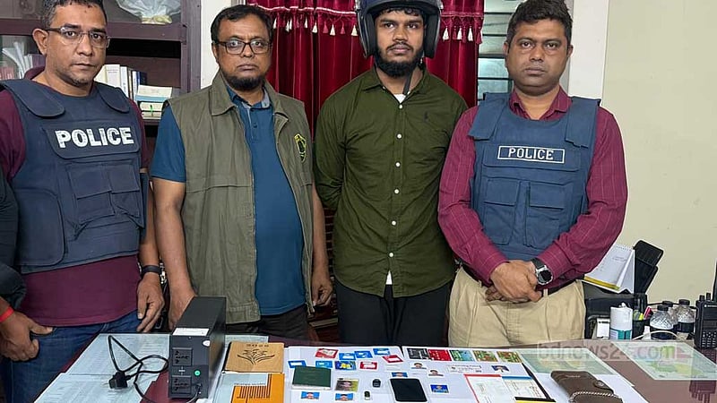 জঙ্গি সন্দেহে মৌলভীবাজারের দুর্গম টিলা থেকে সাবেক সেনা সদস্য গ্রেপ্তার