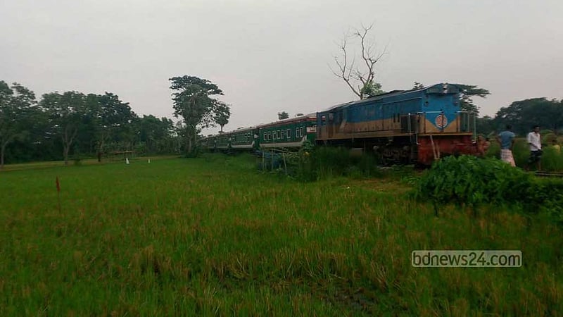 চাঁপাইনবাবগঞ্জে রেললাইনের পাশে অজ্ঞাত নারীর লাশ, ‘আঘাতের চিহ্ন’