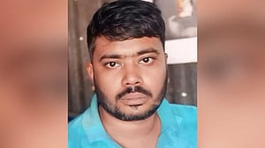 নড়াইলে ছেলেকে মারধরের প্রতিবাদ করতে যাওয়া ট্রাক চালককে কুপিয়ে জখম