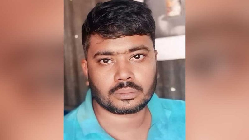 নড়াইলে ছেলেকে মারধরের প্রতিবাদ করতে যাওয়া ট্রাক চালককে কুপিয়ে জখম