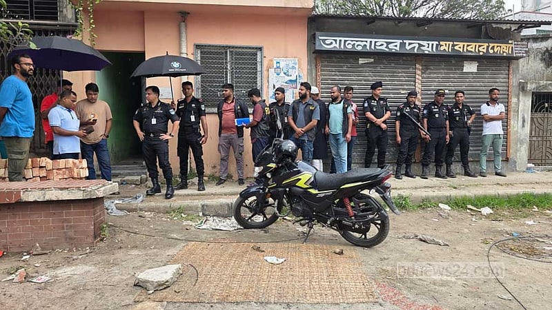 নারায়ণগঞ্জে র‌্যাব সদস্যদের কুপিয়ে জখম, রূপগঞ্জে আসামি ছিনতাই