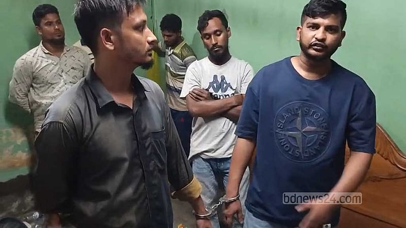 পুলিশের সাবেক সদস্যের বাড়িতে ‘লুটপাট’, আটক ৫ জনকে ছিনিয়ে নিল সহযোগীরা