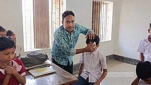 ফতুল্লায় শ্রেণিকক্ষে পাঠদানের সময় খুলে পড়ল সিলিং ফ্যান, আহত ৫ শিক্ষার্থী