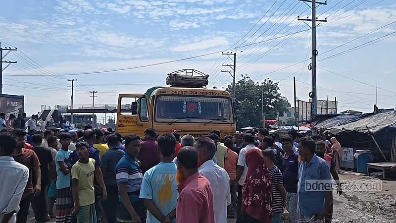নাটোরে অটোভ্যানে ট্রাকচাপা, প্রাণ গেল ব্যবসায়ীর