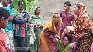 নাটোরে নিজ বাড়িতে মিলল মাছ ব্যবসায়ীর গলা কাটা লাশ