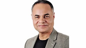 যাচ্ছিলেন চীনে, বিমানবন্দরে বাধায় ফিরে গেলেন সাংবাদিক মিঠু