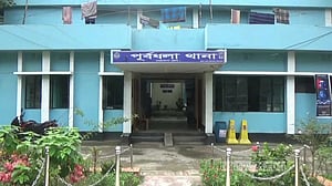 নেত্রকোণায় কিশোরীকে ধর্ষণের অভিযোগে বাবা গ্রেপ্তার