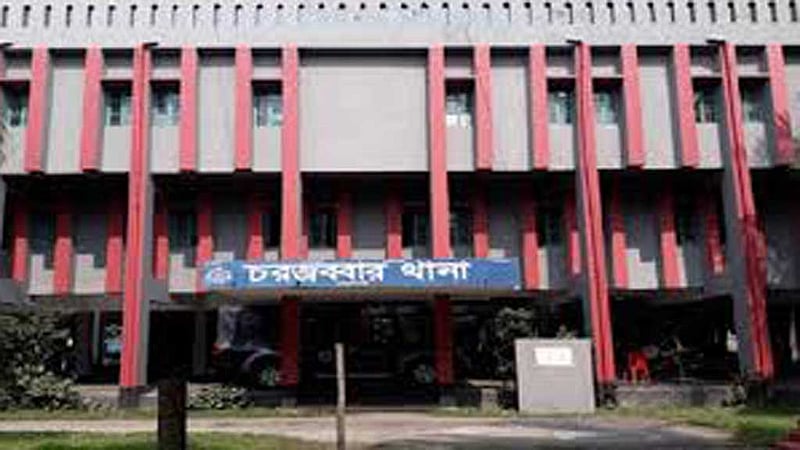 মায়ের সঙ্গে গাড়ির জন্য অপেক্ষা, ডাম্প ট্রাকের চাকায় প্রাণ গেল মেয়ের