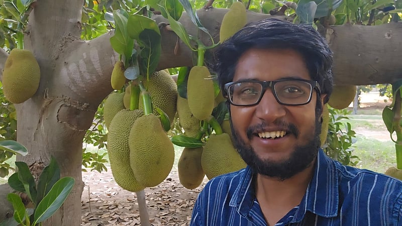 ওমানের মরুতে কাঁঠাল ফলিয়ে আলোচনায় বাংলাদেশি