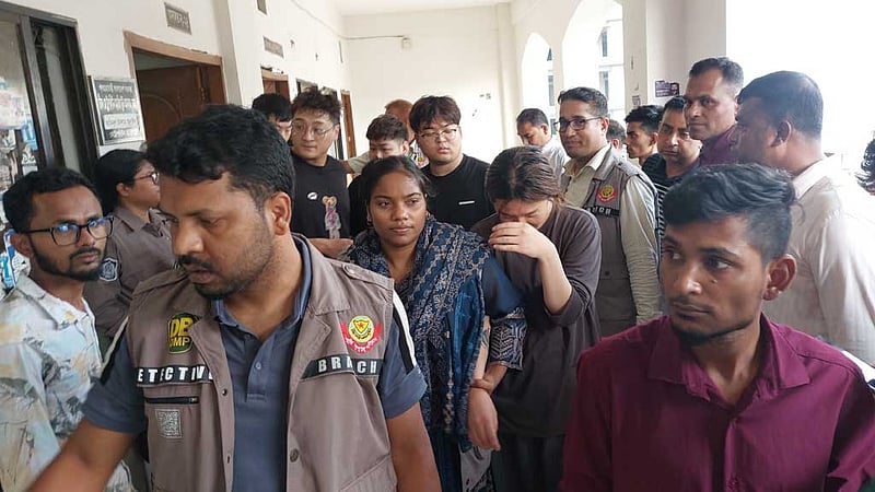 অনলাইন জুয়া: ৬ চীনা নাগরিকসহ ৮ জন রিমান্ডে