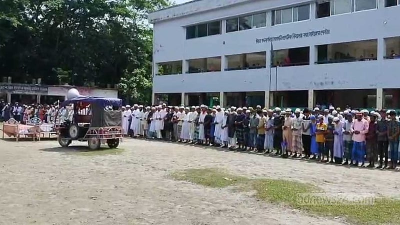 গ্যাস বিস্ফোরণে নিহত একই পরিবারের ৫ জনকে পটুয়াখালীতে দাফন
