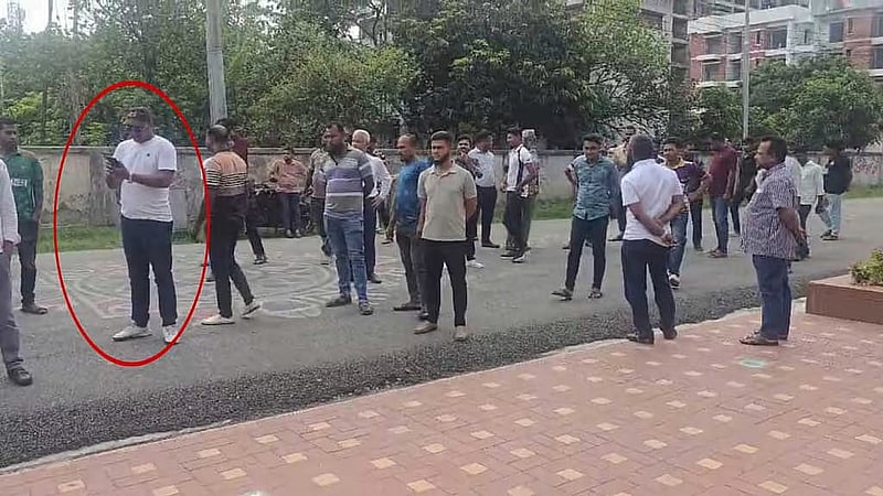 পটুয়াখালী বিশ্ববিদ্যালয়ে আন্দোলনকারীদের ওপর বহিরাগতের হামলা, আহত ১৫