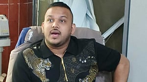 স্ত্রীকে নিয়ে নেপাল থেকে ফিরেই বিমানবন্দরে গ্রেপ্তার ‘পিচ্চি রাজা’