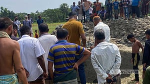পিরোজপুরে পৃথক স্থানে ২ লাশ, হত্যার অভিযোগ