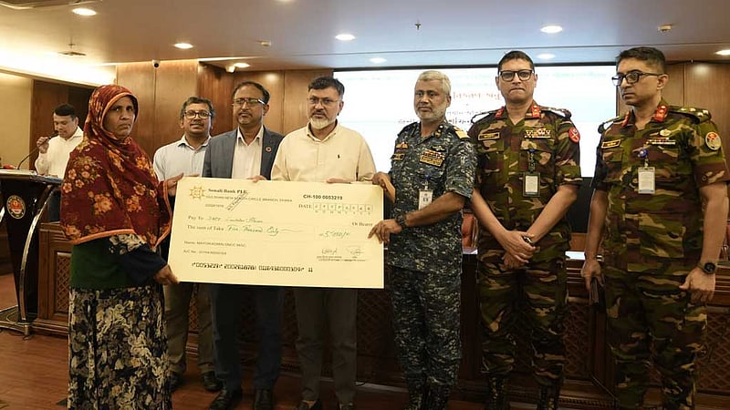 ডিএনসিসির ৩ হাজার পরিচ্ছন্নতাকর্মী পেলেন প্রধানমন্ত্রীর ঈদ উপহার