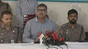 বারিধারা গির্জায় গ্রিল কেটে আড়াইলাখ টাকা লুট, গ্রেপ্তার ৩