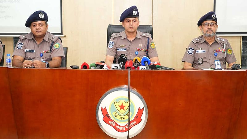 ‘বোরকা পরে’ প্রাথমিক শিক্ষা অধিদপ্তরে আগুন দেয় পরিচ্ছন্নতাকর্মী: পুলিশ