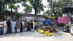 রাত ২টার আগেই ঢাকা উত্তর সিটির বর্জ্য অপসারণের আশা এলজিআরডি প্রতিমন্ত্রীর