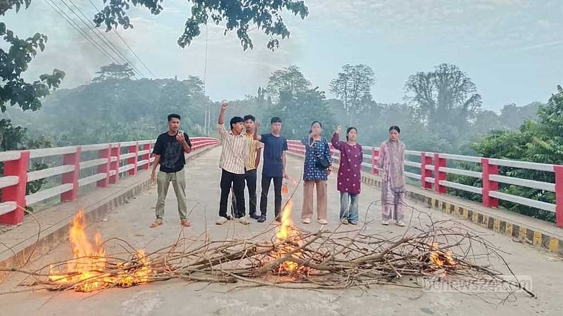 ইউপিডিএফ সদস্যকে হত্যার প্রতিবাদে সাজেকে আধাবেলা অবরোধ চলছে