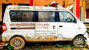 মধুপুর ইউপির একমাত্র অ্যাম্বুলেন্স ৭ বছর ধরে অচল, হাজারো মানুষের দুর্ভোগ