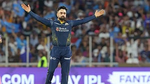 ২ ওভারে ৪৫ রান, এ কোন রাশিদ খান!