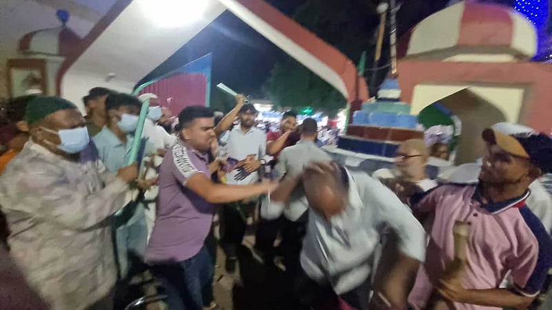 শাহ আলী মাজারে হামলা করল কারা? পুলিশ ও জামায়াতের দুই রকম কথা