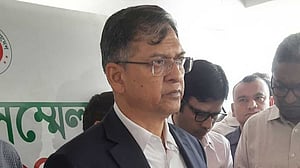 সড়ক ও রেললাইনের আশপাশে পশুর হাট নয়: স্বরাষ্ট্রমন্ত্রী