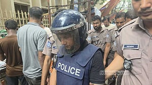 হুঁশিয়ারির ২ ঘণ্টার মধ্যে আদালতে সালাম মুর্শেদী