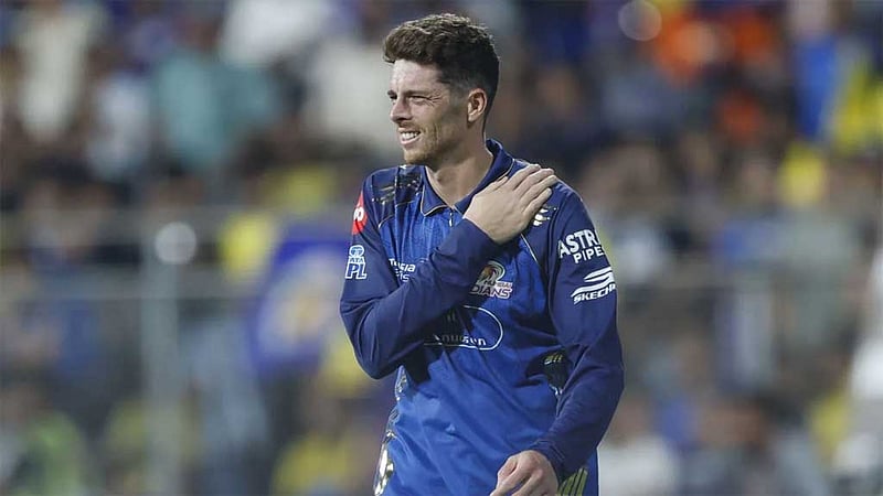 ‘অন্তত এক মাসের জন্য’ ছিটকে গেলেন স্যান্টনার