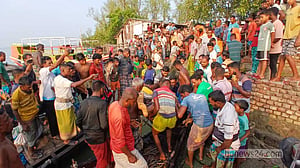 ঝোপের আড়াল থেকে ঝাঁপিয়ে পড়ল বাঘ, আহত মৌয়াল হাসপাতালে
